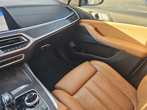 Used 2022 BMW X7 xDrive40i w/ M Sport Package image 2