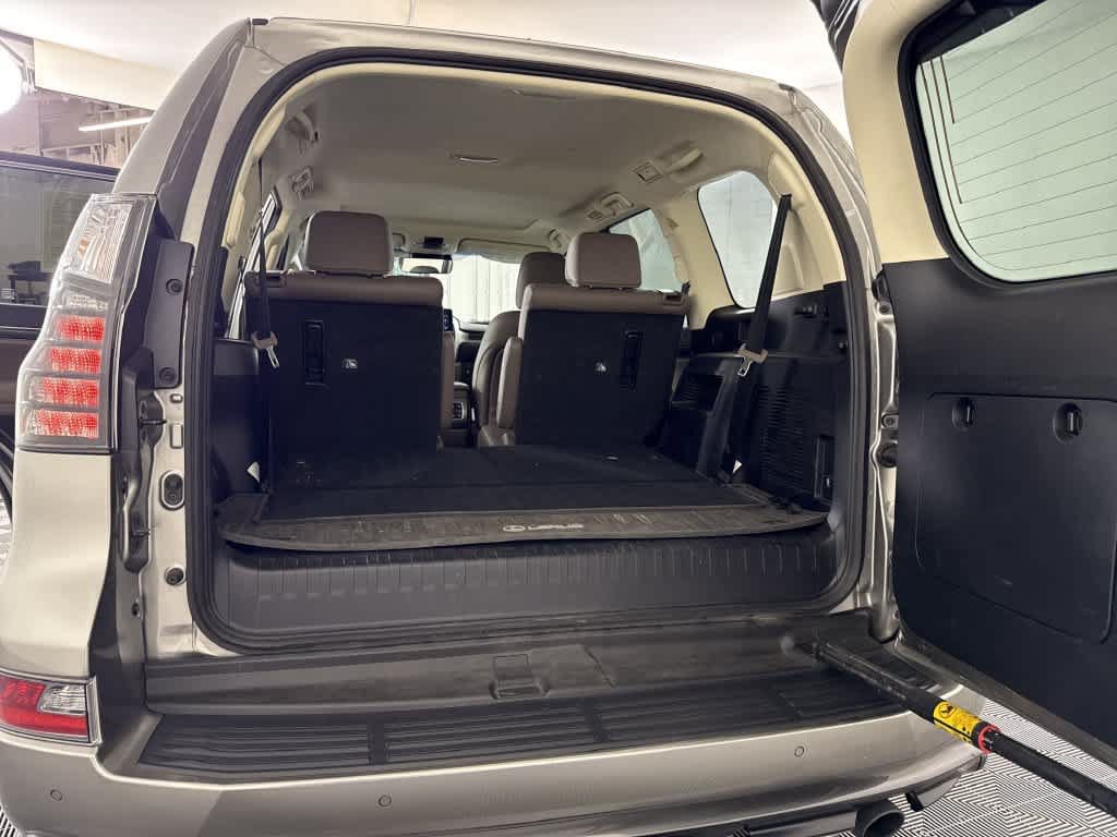 Used 2023 Lexus GX 460 Luxury w/ Sport Design Package AWD/4WD image 30
