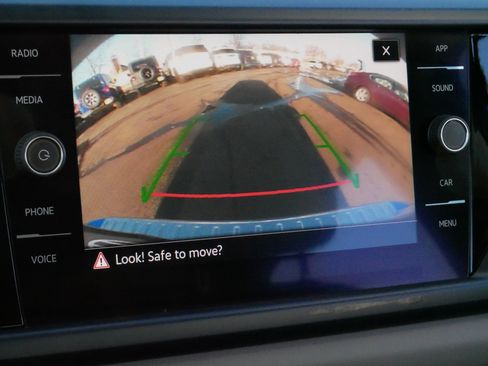 Certified 2022 Volkswagen Taos SE image 28