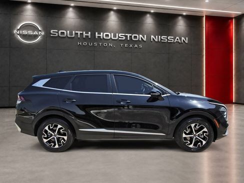 Used 2025 Kia Sportage EX FWD image 5