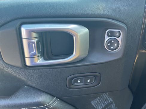 Used 2018 Jeep Wrangler Unlimited Sahara image 53