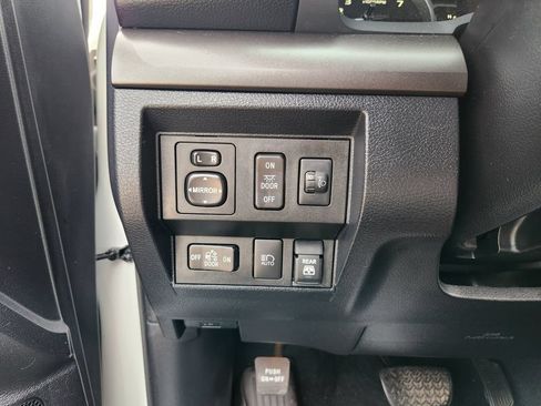 Used 2020 Toyota Tundra SR5 w/ SR5 Leather Package RWD image 22