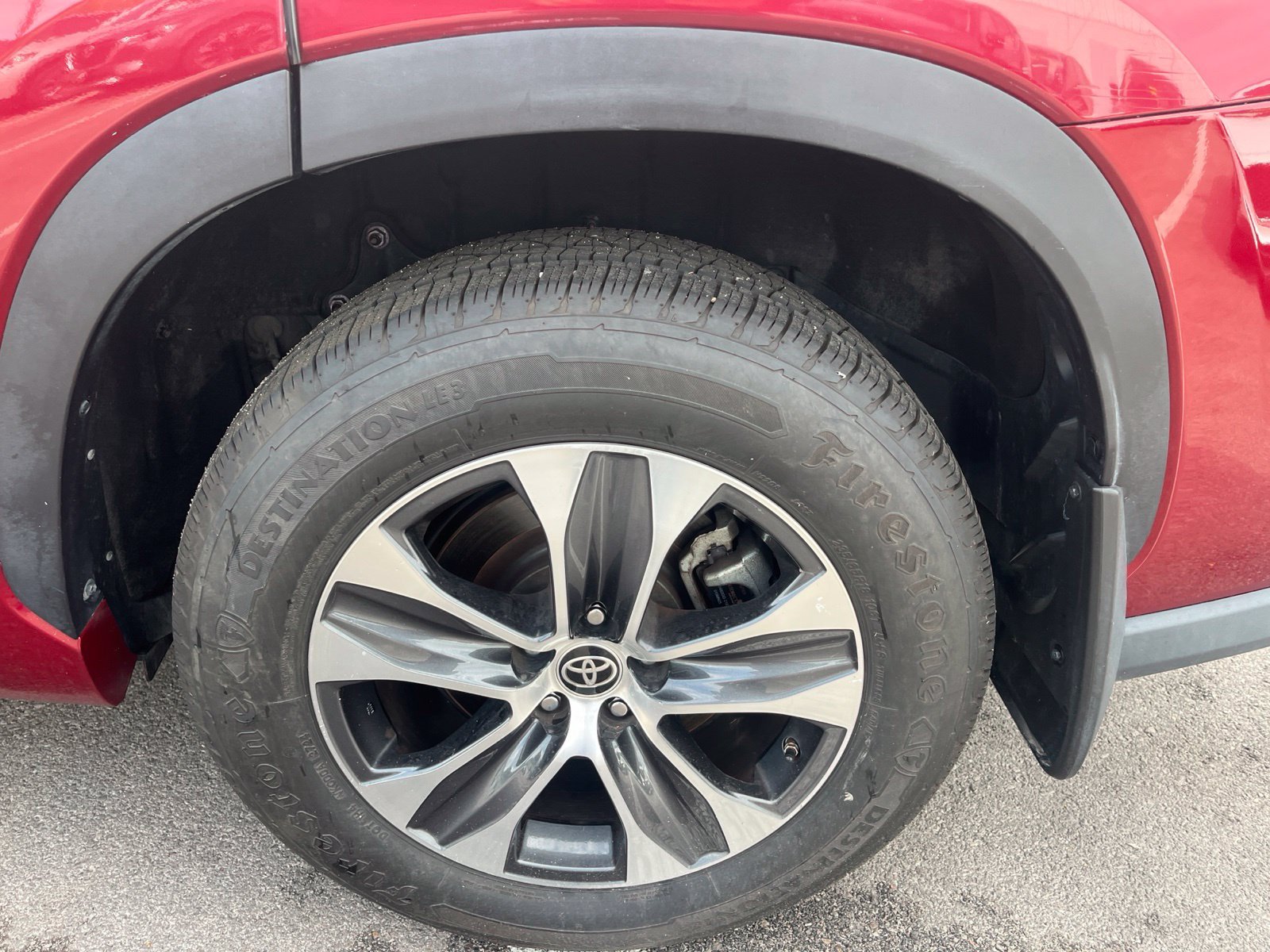 Used 2022 Toyota Highlander XLE FWD image 12