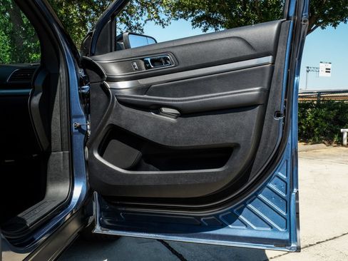 Used 2018 Ford Explorer XLT w/ Equipment Group 202A FWD image 55