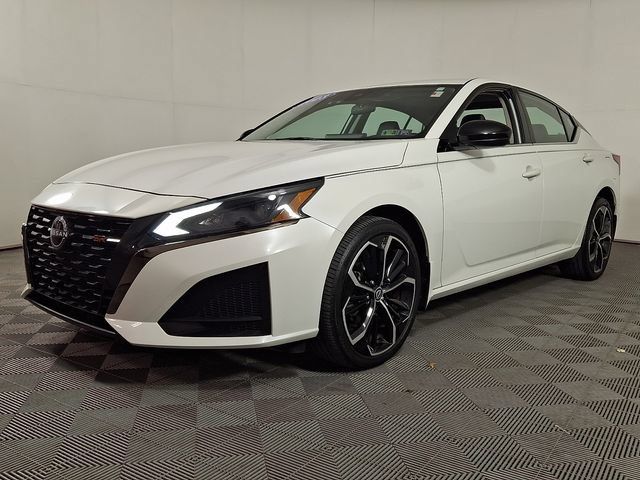 Used 2023 Nissan Altima 2.5 SR w/ SR Premium Package AWD/4WD image 6