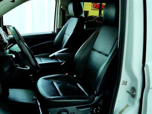 Used 2019 Mercedes-Benz Metris Passenger image 9