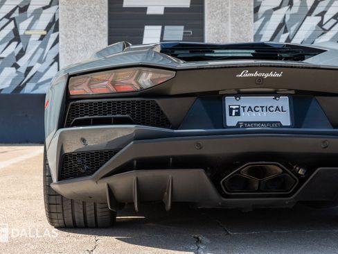 Used 2018 Lamborghini Aventador S image 17