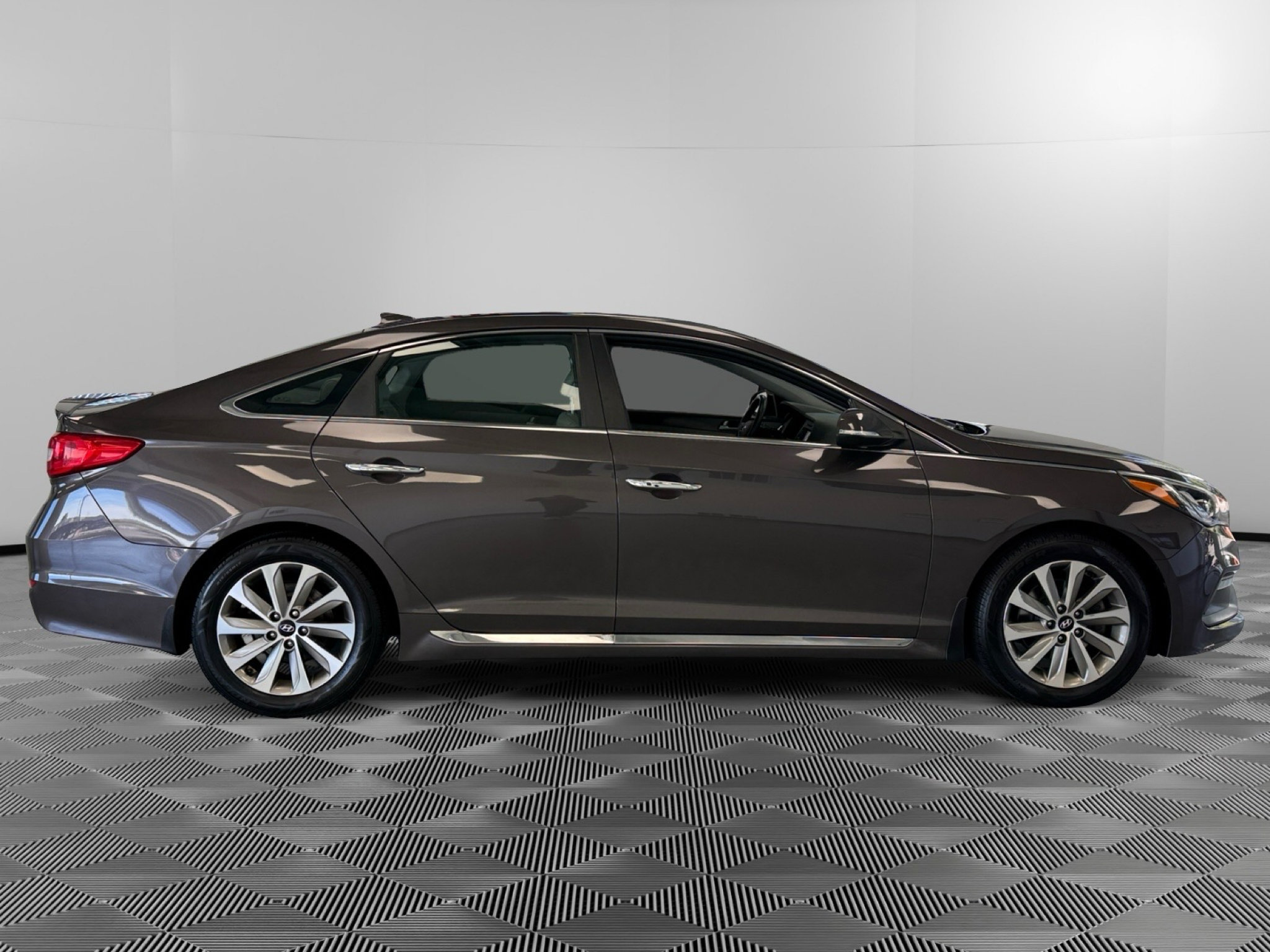 Used 2017 Hyundai Sonata Sport w/ Value Edition Package 02 FWD image 9