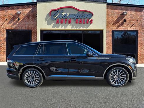 Used 2020 Lincoln Aviator Reserve w/ Equipment Group 201A image 2