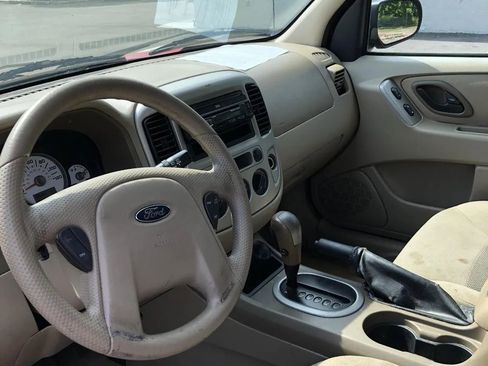 Used 2005 Ford Escape XLT image 12