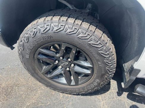 Used 2025 Chevrolet Silverado 1500 Custom Trail Boss AWD/4WD image 4