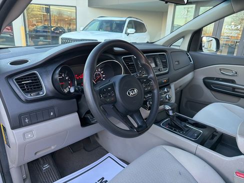 Certified 2018 Kia Sedona L image 32