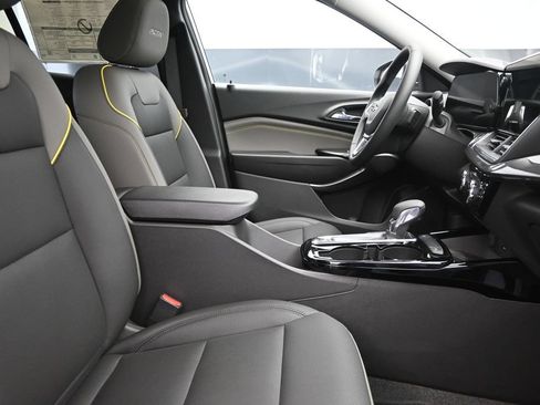 New 2026 Chevrolet Trax ACTIV w/ Sunroof Package FWD image 21