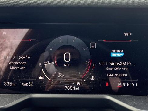 Used 2024 GMC Acadia AT4 w/ Luxury Package image 4