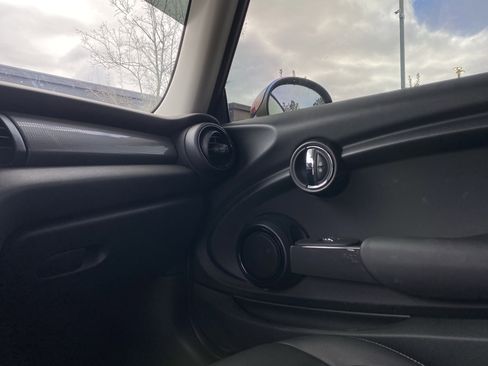 Used 2018 MINI Cooper 2-Door Hardtop image 18