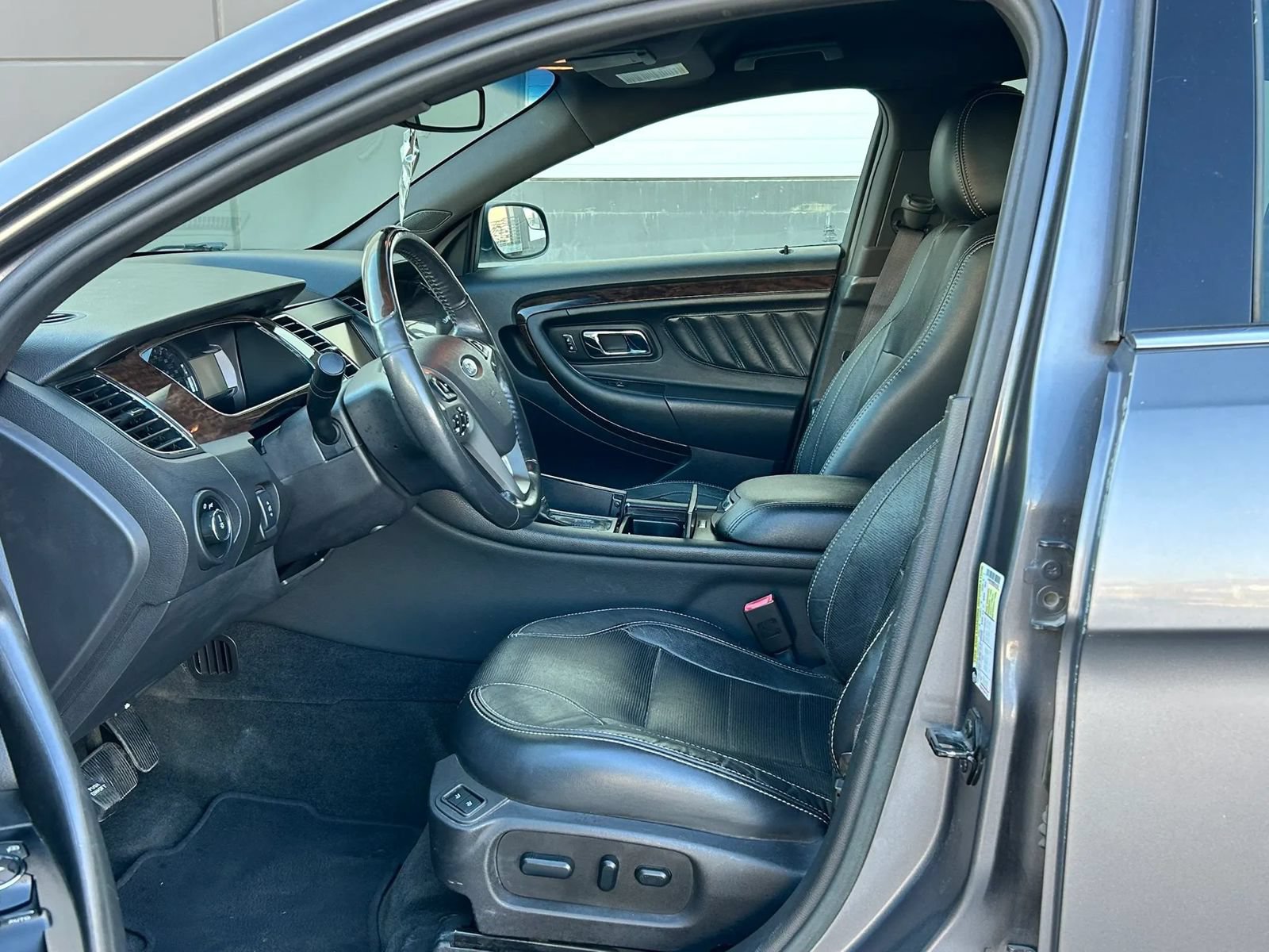 Used 2013 Ford Taurus Limited FWD image 11