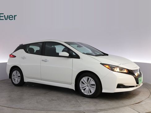 Used 2025 Nissan Leaf S FWD image 14