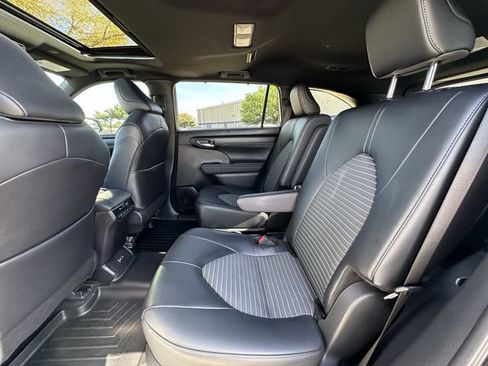 Used 2024 Toyota Highlander XSE FWD image 30