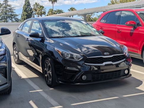Used 2021 Kia Forte LXS FWD image 2