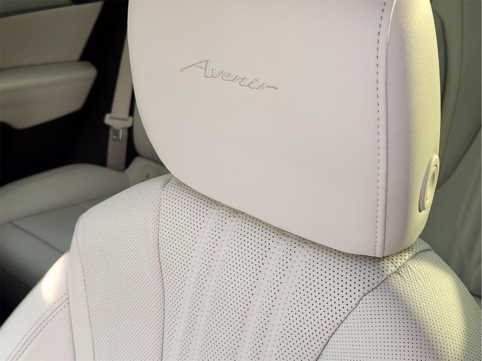 Used 2024 Buick Envision Avenir AWD/4WD image 16