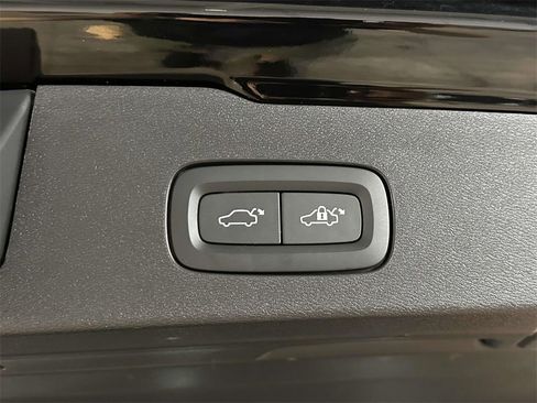 Used 2024 Volvo V60 B5 Cross Country Ultimate image 15