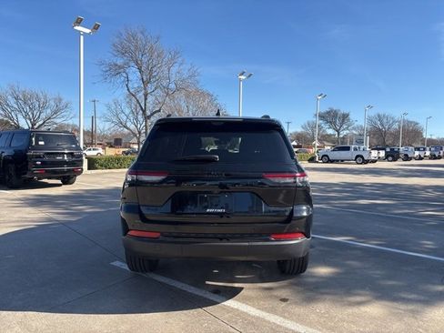 Used 2025 Jeep Grand Cherokee Limited w/ Luxury Tech Group II image 6