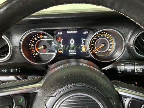 Used 2018 Jeep Wrangler Unlimited Sahara w/ Uconnect 4C Nav & Sound Group AWD/4WD image 28