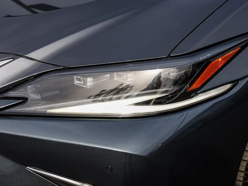 Certified 2022 Lexus ES 300h Luxury image 7