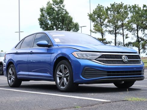 Used 2023 Volkswagen Jetta SE w/ Panoramic Sunroof Package FWD image 1