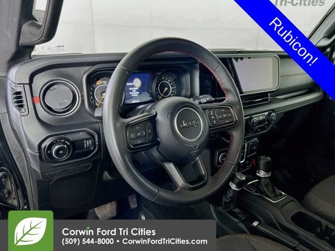 Used 2025 Jeep Wrangler Unlimited Rubicon AWD/4WD image 3