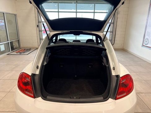 Used 2013 Volkswagen Beetle 2.0T image 6