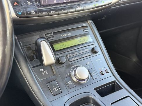 Used 2016 Lexus CT 200h image 27