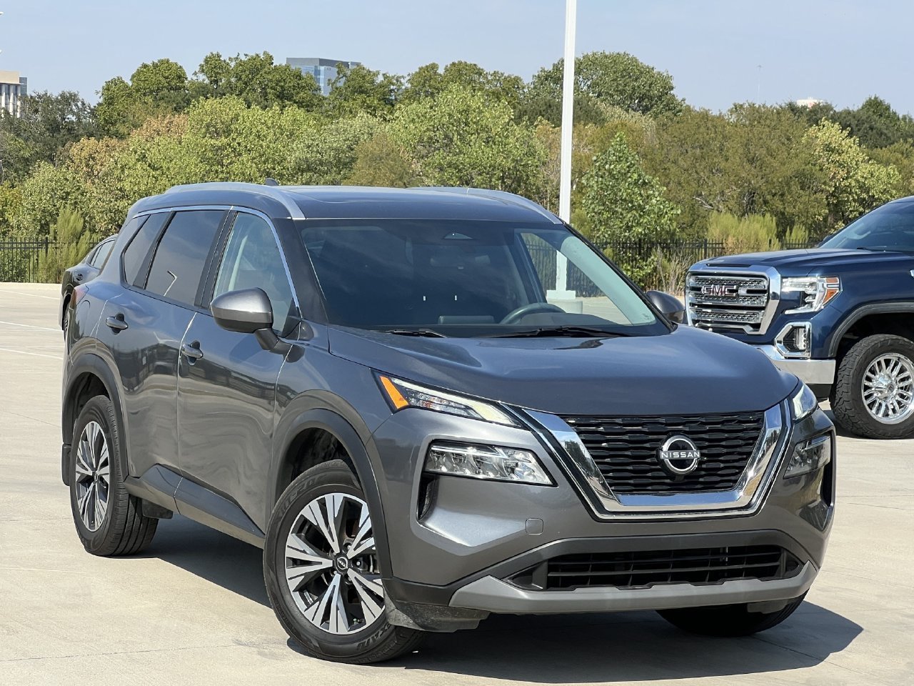 Certified 2023 Nissan Rogue SV w/ SV Premium B Package FWD image 2