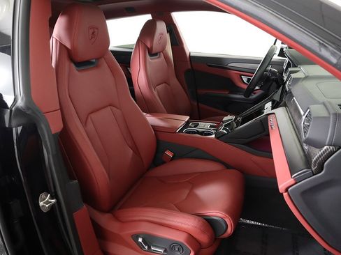 Used 2022 Lamborghini Urus image 36