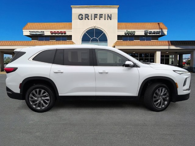 Used 2025 Buick Enclave Preferred FWD image 3