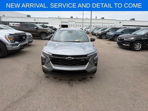 Used 2024 Chevrolet Trax RS w/ Driver Confidence Package FWD image 4
