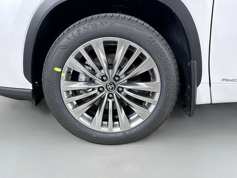 New 2026 Toyota Highlander Platinum AWD/4WD image 36