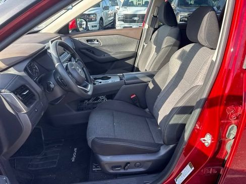 Used 2022 Nissan Rogue SV FWD image 11