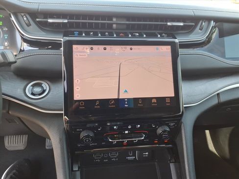 Used 2022 Jeep Grand Cherokee Limited 4xe w/ Luxury Tech Group II image 15