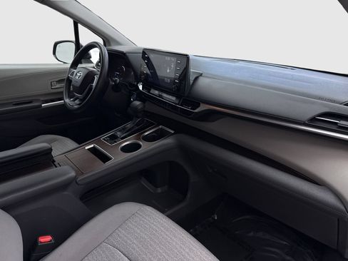 Used 2021 Toyota Sienna LE FWD image 40