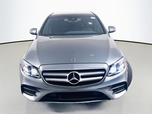 Used 2018 Mercedes-Benz E 300 4MATIC w/ Premium 2 Package (Q02) image 2