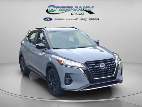 Used 2023 Nissan Kicks SR w/ SR Premium Package FWD image 1