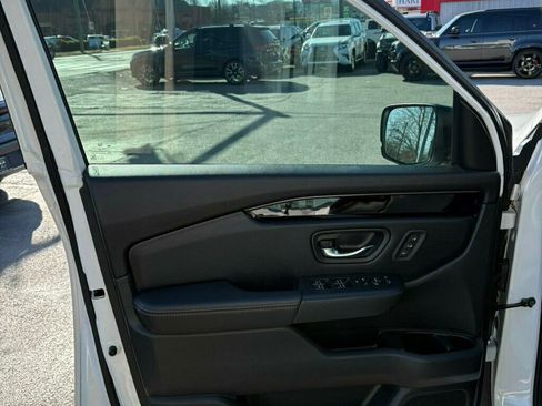 Used 2023 Honda Pilot TrailSport image 12