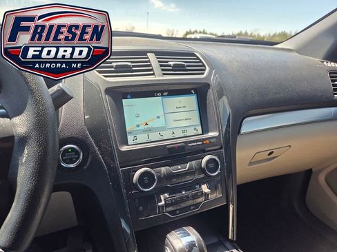 Used 2018 Ford Explorer XLT w/ Equipment Group 201A AWD/4WD image 19