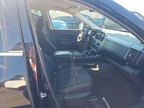 Used 2023 Nissan Pathfinder S image 17