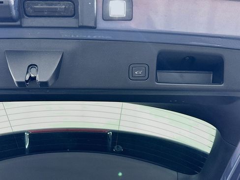 Used 2024 Chevrolet Equinox EV LT image 31