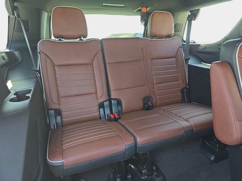 Used 2024 GMC Yukon Denali Ultimate AWD/4WD image 16