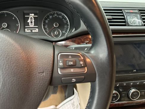Used 2013 Volkswagen Passat TDI SEL Premium image 13