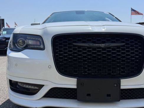 Used 2022 Chrysler 300 Touring L w/ Comfort Group image 9