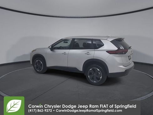 Used 2025 Nissan Rogue SV image 10